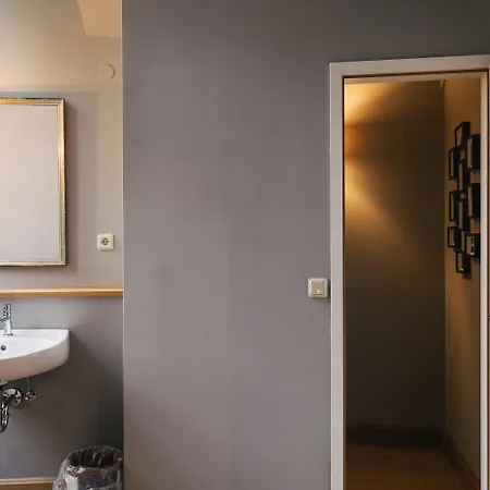 Schloss Gemuenden Mit Schwimmbad * Panzweiler