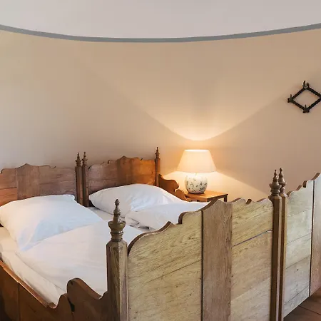 Schloss Gemuenden Mit Schwimmbad Panzweiler