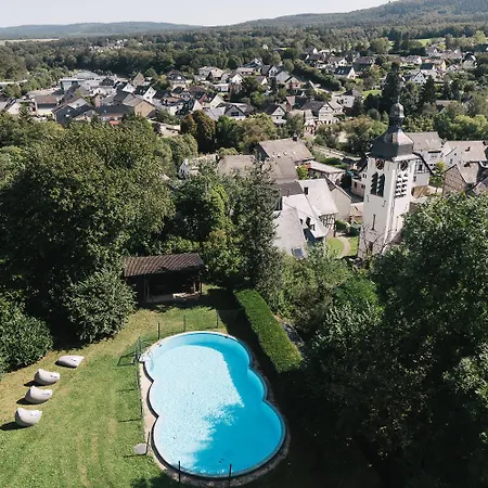 Schloss Gemuenden Mit Schwimmbad