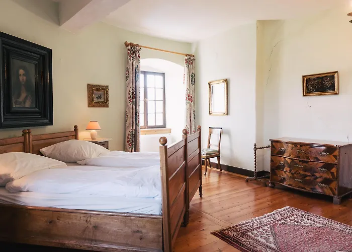 Schloss Gemuenden Mit Schwimmbad Panzweiler